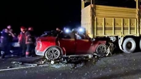 Sakarya'da SUV tipi araç, kamyona çarptı: 1 ölü