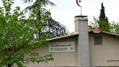 Meurtre dans une mosquée du Gard: l'avocat de la famille de la victime demande que le parquet antiterroriste se saisisse