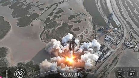 Ruimtevaartuig Starship van Elon Musk verliest controle na lancering en booster explodeert