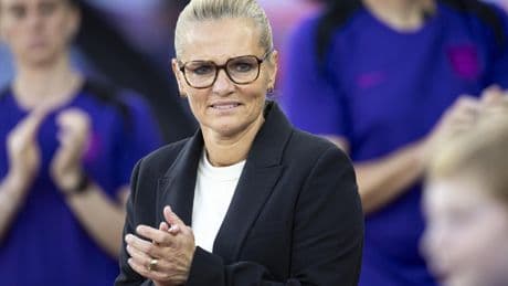 Sarina Wiegman met Engeland na schitterende comeback en bizarre ontsnapping in penaltyreeks halvefinalist op EK