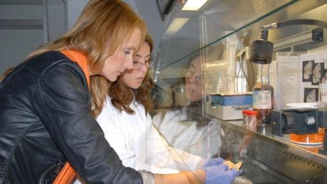 Vivir después del cáncer: la Fundación de la 'Top 100' Sandra Ibarra pone el foco en la población superviviente