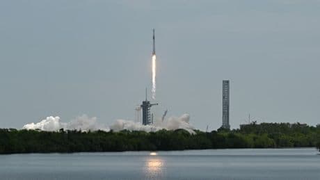 Un nouvel équipage international composé de quatre personnes, dont un Russe, se dirige vers l'ISS