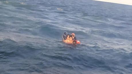 Tekirdağ’da şişme botla denizde mahsur kalan 3’ü çocuk 4 kişi, kurtarıldı