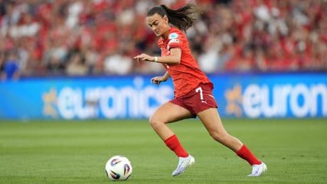 Euro féminin : poussée par son public, la Suisse file de justesse en quarts de finale