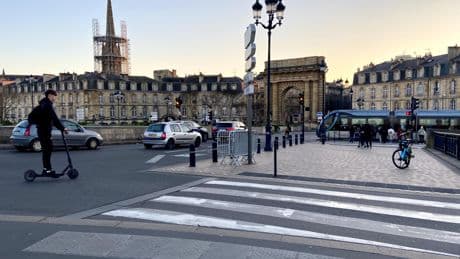Bordeaux : mort d’une mère de famille à trottinette après sa collision avec un car, un hommage rendu ce jeudi