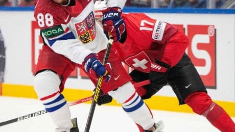 Deutsche Gruppengegner: Wilder Start der Eishockey-WM – Titelverteidiger Tschechien schlägt die Schweiz