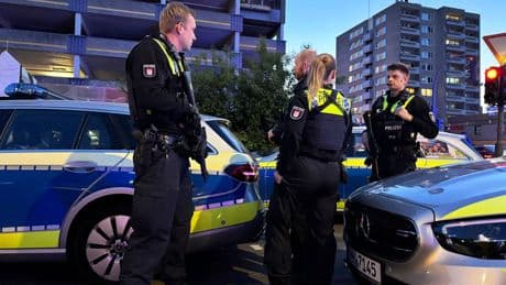 Kriminalität: Ein Mensch verletzt - Polizeigroßeinsatz in Hamburg