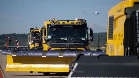Luftverkehr: Machen selbstfahrende Schneepflüge den Flughafen sicherer?