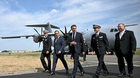 Big bang des Armées : « Pour être libre, il faut être craint », martèle Macron