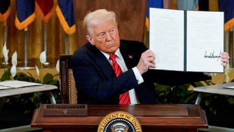 Trump 12 ülke vatandaşlarının ABD'ye girişini yasakladı