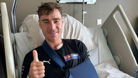 Jakobsen kort na rentree weer uit koers: gebroken sleutelbeen na val in Renewi Tour