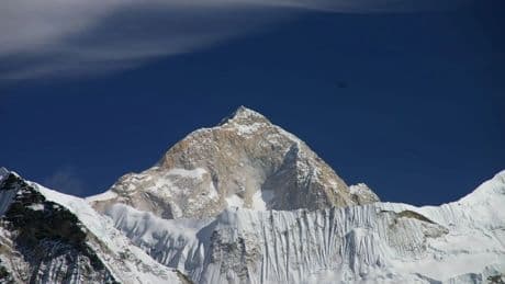 Muere un alpinista de 39 años en el Himalaya: se acostó en su saco y le encontraron sin vida