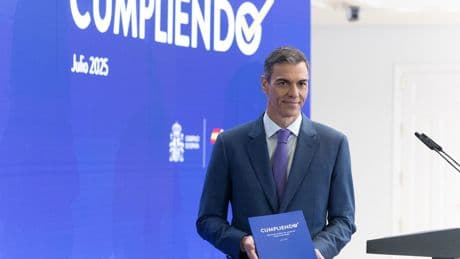 Sánchez llena de medias verdades su relato económico y omite la tendencia a la baja de la que ya alertan los analistas
