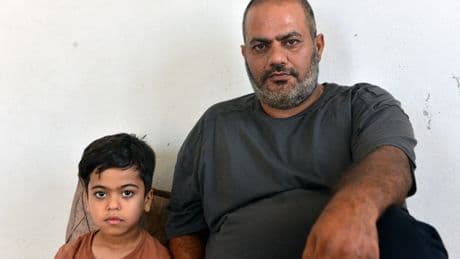 Çocuklar okula hazırlanırken eve silahlı saldırı düzenlendi