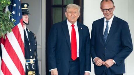 Antrittsbesuch in den USA: Trump lobt Merz für deutsche Verteidigungsausgaben