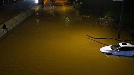 ABD'de sel felaketi: Metrolar göle döndü, acil durum ilan edildi!