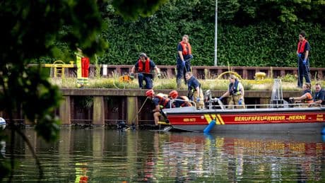 Freunde unter Schock - 19-Jähriger ertrinkt beim Schwimmen im Kanal