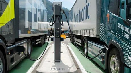 A Bolzano il primo punto di ricarica da 1000kW per camion elettrici. È l'Hypercharger Alpitronic sull'autostrada del Brennero