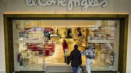 Moda, belleza y alimentación tiran de los ingresos de El Corte Inglés