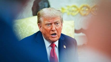 La giudice di Boston: "Trump ha violato la legge bloccando i fondi ad Harvard"