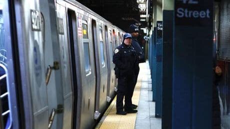 A New York, un homme inculpé pour avoir placé des explosifs sur des toits et des voies du métro