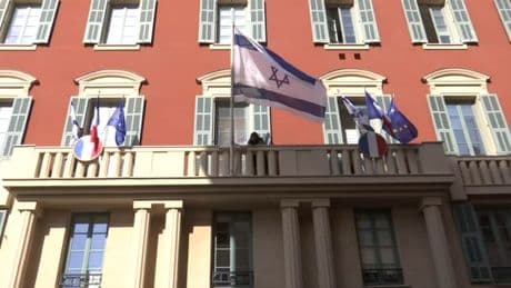 Le préfet des Alpes-Maritimes demande le retrait du drapeau israélien du fronton de la mairie de Nice