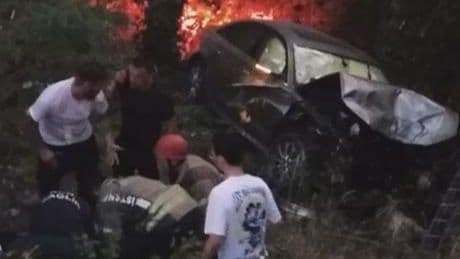 Maslak'ta korkunç kaza! 2 araç ormana uçtu: 3 yaralı