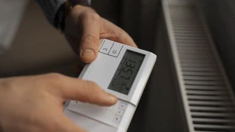 El Gobierno vuelve a reducir el descuento reforzado del bono eléctrico por inflación al 42,5% para vulnerables y 57,5% para severos