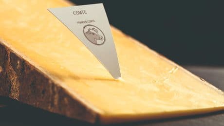 «Il faut arrêter d’en manger» : quand les écologistes veulent interdire... le comté