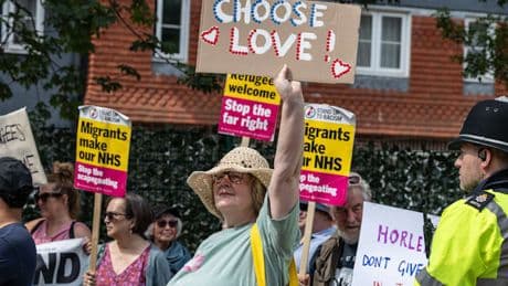 Demonstranten in Liverpool kritisieren Flüchtlingsunterbringung