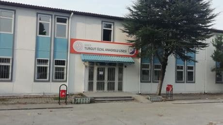 Turgut Özal Anadolu Lisesinde ‘cinsiyet ayrımı’ içeren kurallar: Kız çocuklarına ön koltuk yasak, kantin sırası ayrı