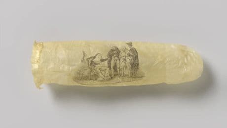 Un condón de 200 años con una estampa erótica entre una monja y tres clérigos, la última pieza expuesta por el Rijksmuseum