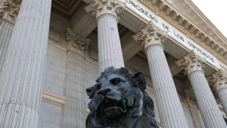 El Congreso aprueba su nuevo reglamento de lenguaje inclusivo que elimina el masculino genérico con el voto en contra de PP y Vox