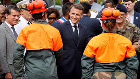 À Mayotte et à La Réunion, Emmanuel Macron en défenseur de l’influence française