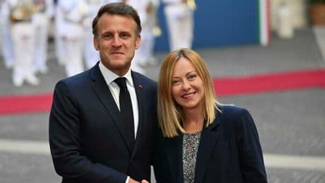 Meloni riceve il presidente francese Macron, in corso il bilaterale. Parigi: «L'Italia è un partner importante»