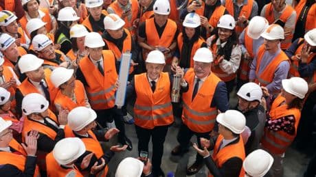 A Douai, Emmanuel Macron défend son bilan industriel et écologique