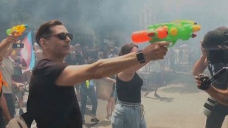 Massentourismus in Barcelona: Einwohner kämpfen mit kreativen Mitteln gegen Touristenflut