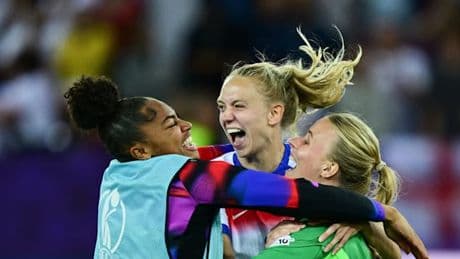 Englands Lionesses setzen sich gegen Schweden im Elfmeterschießen durch