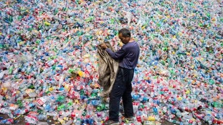 Un traité international ambitieux va-t-il enfin être conclu contre la pollution plastique ?