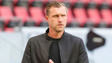 Völlig kurios! - Darum ist DIESER Eintracht-Transfer geplatzt!