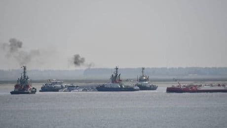 Bemanningsleden binnenschip vallen overboord na botsing op de Schelde, reddingsactie met succes afgerond