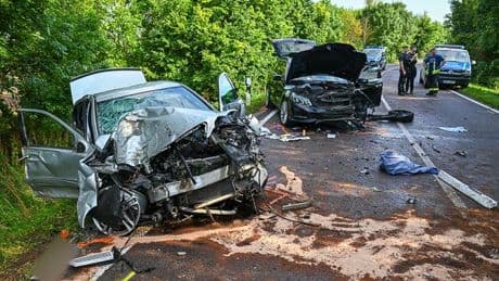Verkehr: Frontal-Unfall: Vier Verletzte in Klinik geflogen