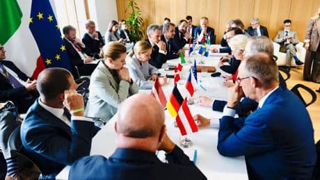 Riarmo Ue, i 27 chiedono una road map entro ottobre: l’incarico a Kallas