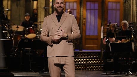 Travis Kelce says hosting ‘SNL’ was hard since he can’t ‘read that well’: ‘F–ked situation’
