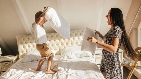 Clinical microbiologist issues warning over hidden 'droppings' in bed sheets