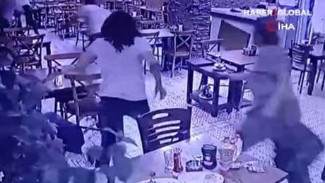 Marmaris açıklarındaki 5.8'lik deprem güvenlik kameralarına böyle yansıdı