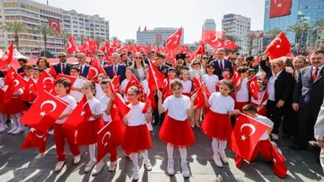 Cumhuriyet Meydanı rengarenk