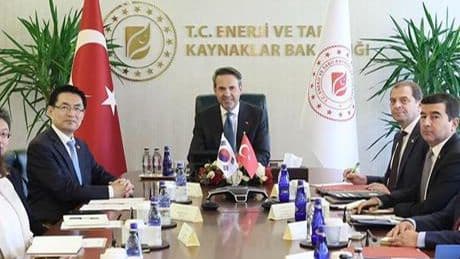 Bakan Bayraktar büyükelçileri kabul etti