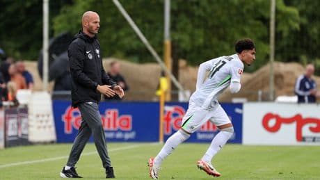 Erster Auftritt für Simonis - Neuer Wolfsburg-Trainer besteht Beck‘s-Test