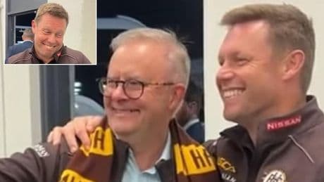 Footy fans slam Anthony Albanese over his selfie with the coach of his favourite AFL team